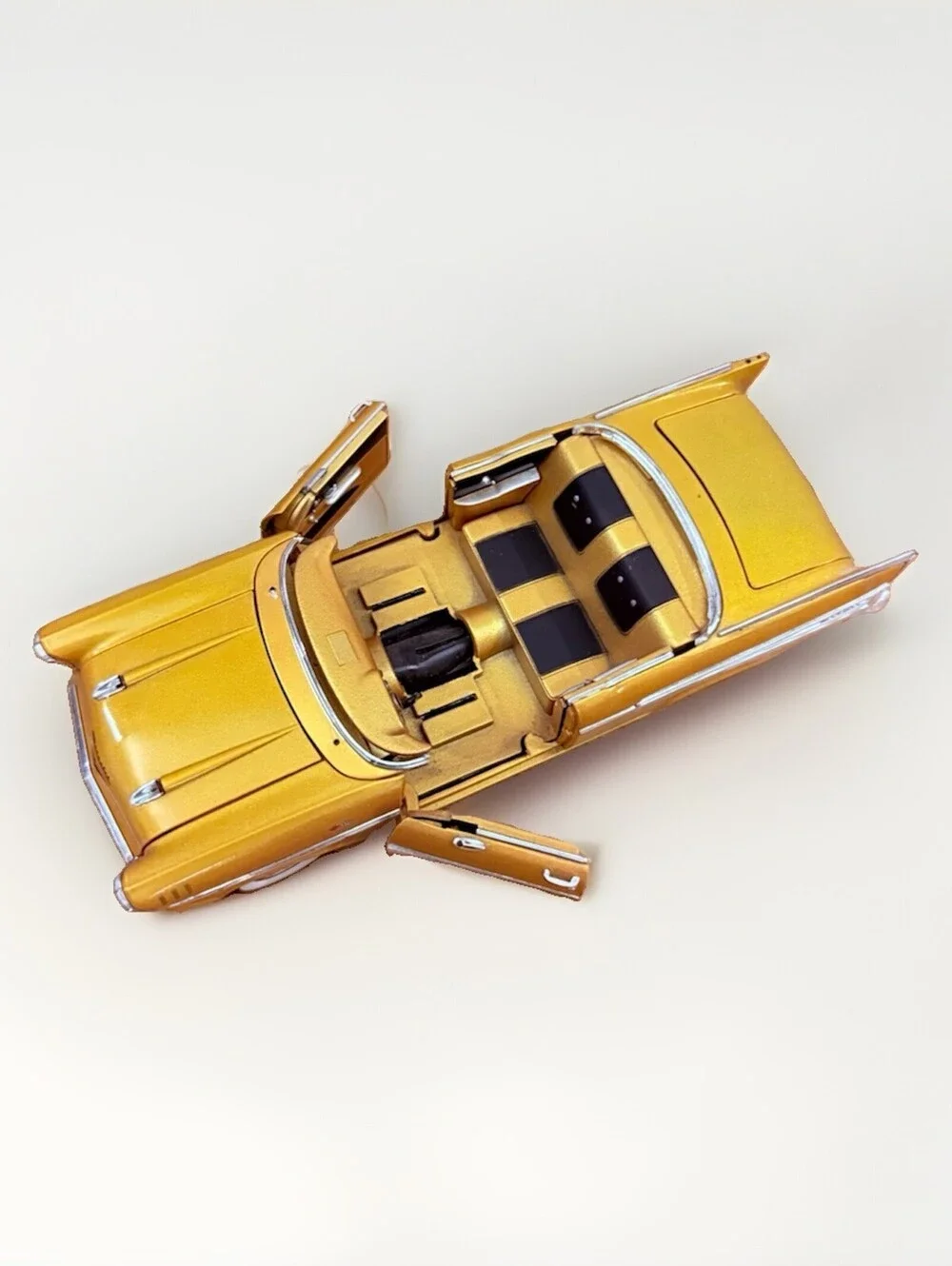 Diecast Danbury Mint  Car Model Chevrolet  Bel Air 1957 Buttercup Yellow 1:24